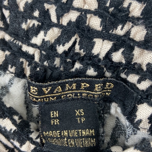 ✨3/$25✨ Revamped Aztec Print Cloth Shorts - XS - Picture 4 of 6